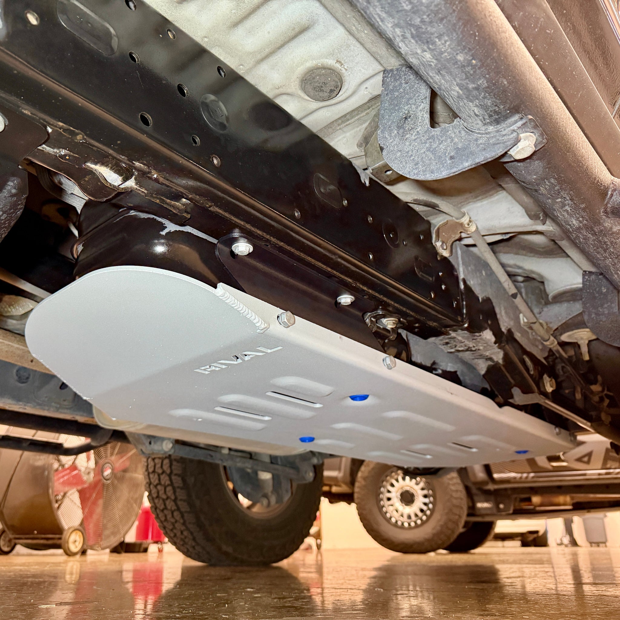 【ミキ】レリアン　ROCHAS タンクトップ RIVAL Aluminum Gas Tank Skid Plate 2010-2024 Toyota 4Runner Lexus GX 4